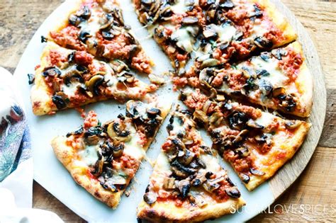 pizza-funghi-e-salsiccia-mushroom-and-sausage-pizza image