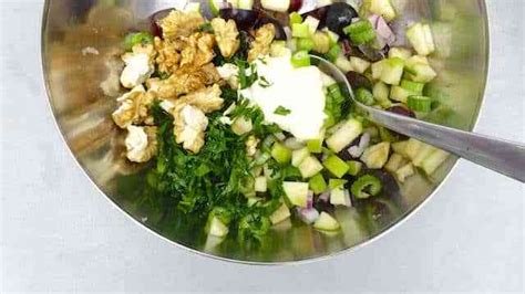 easy-chicken-waldorf-salad-recipe-simple-tasty-good image