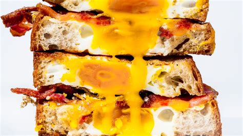 make-this-egg-in-a-hole-grilled-cheese-sandwich-with image
