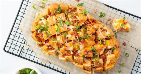 easy-cheesy-bacon-pull-apart-bread-better-than image