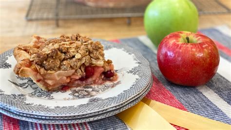 thanksgiving-apple-cranberry-pie-with-oat-crumble-ctv image