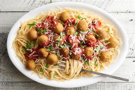 vegetarian-chickpea-meatballs-with-pasta-sauce-muir-glen image
