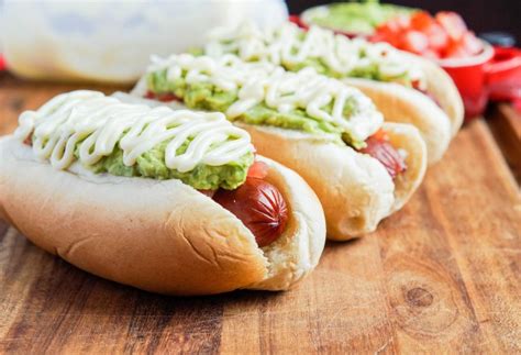 completo-italiano-chilean-italian-style-hot-dog-taras image