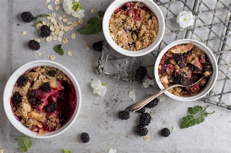 mixed-berry-crumble-instant-pot-the-leaf image