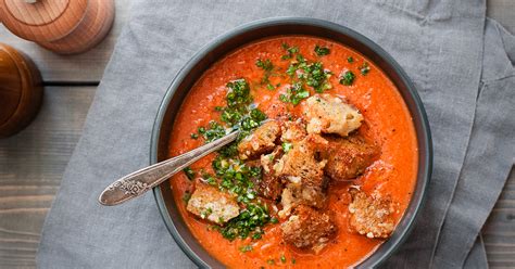 thick-tomato-soup-with-parmesan-croutons-natural-comfort image