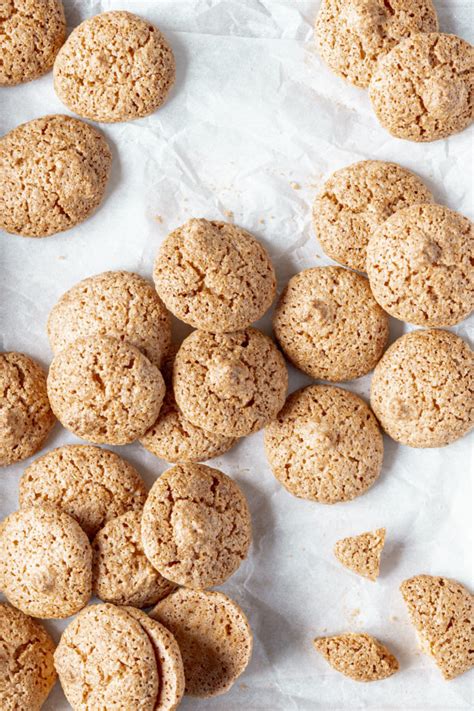 crispy-amaretti-biscuits-recipe-italian-almond-cookies image