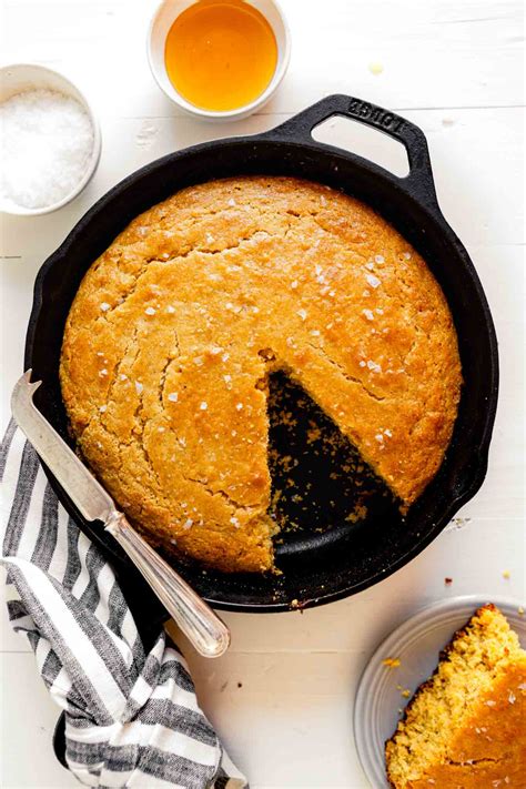 healthy-skillet-cornbread-naturally-sweetened-low-fat image