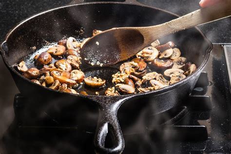how-to-saute-mushrooms-in-a-frying-pan-easy image