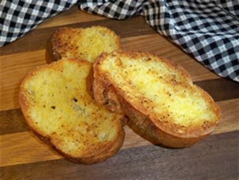 simple-garlic-toast-recipe-recipetipscom image
