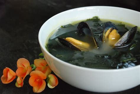 honghap-miyeokguk-seaweed-soup-with-mussels image