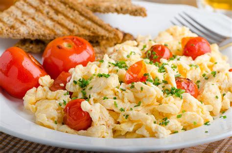 scrambled-eggs-with-tomato-and-cream-cheese image