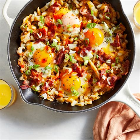egg-hash-brown-bacon-breakfast-skillet image