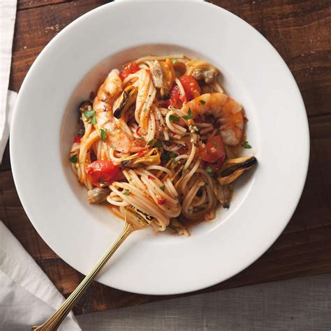 spaghetti-with-mussels-clams-and-shrimp image