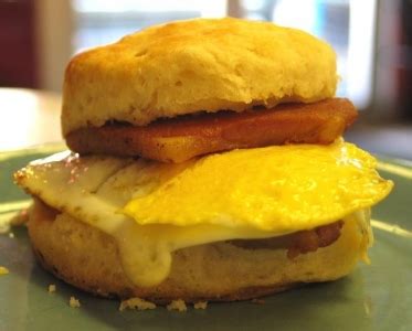 bodybuilding-breakfast-biscuits-n-eggs image