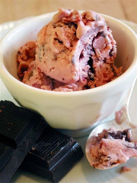 recipe-cranberry-and-dark-chocolate-chunk-ice-cream image