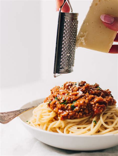greek-spaghetti-bolognese-makaronia-me-kima image