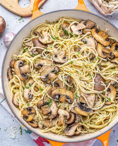 easy-mushroom-garlic-spaghetti-recipe-healthy-fitness image