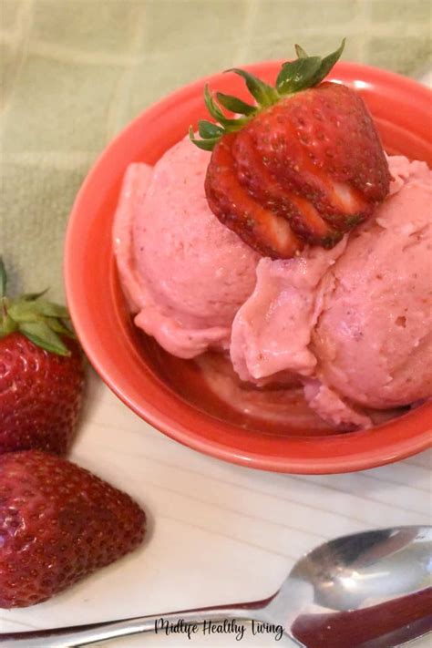 strawberry-weight-watchers-frozen-yogurt-midlife image