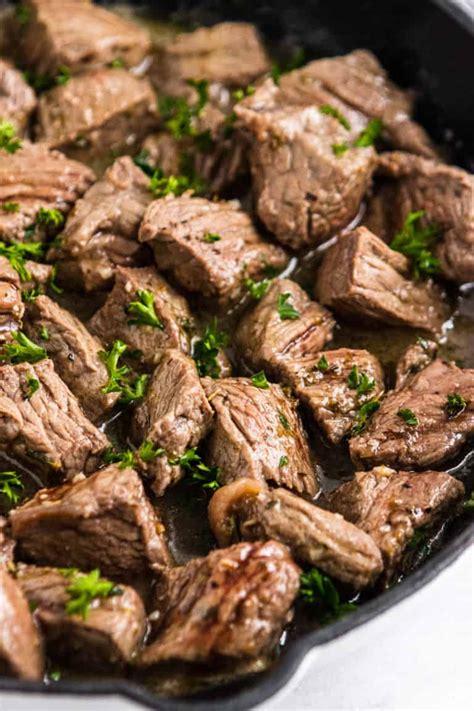 mediterranean-steak-bites-recipe-with-yogurt-sauce-zest image