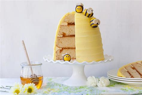 19-beautiful-cake-recipes-to-bake-on-rainy-spring-days image