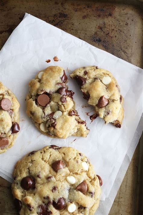 giant-chocolate-chip-cookies-with-4-kinds-of-chocolate image