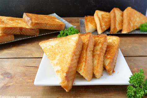cheesy-garlic-texas-toast-deliciously-seasoned image