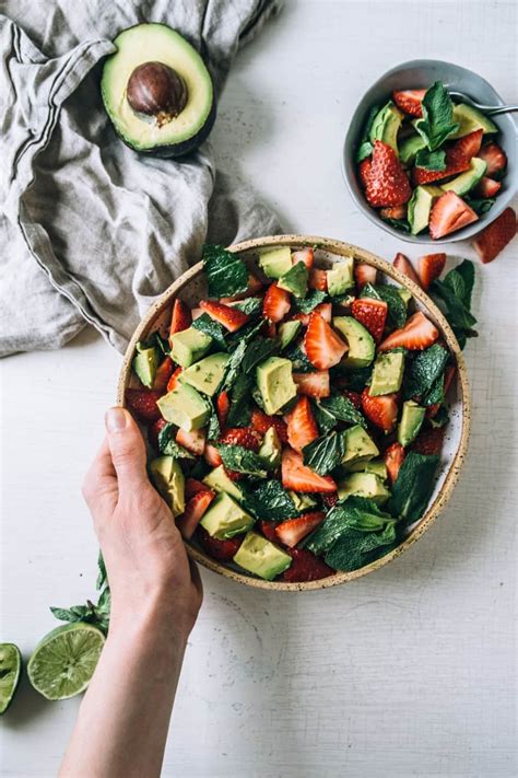 strawberry-avocado-salad-sweet-lizzy image