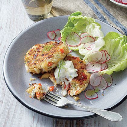 red-pepper-crab-cakes-with-lemony-mayo image