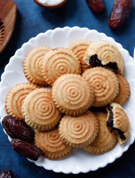 maamoul-date-cookies-معمول-بالتمر-cookin-with-mima image