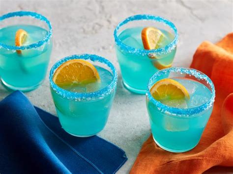 33-best-game-day-cocktail-recipes-easy-super-bowl image