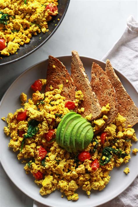 super-flavorful-tofu-scramble-with-spinach-and image
