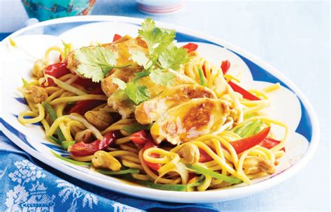 chicken-and-cashew-chow-mein-healthy-food-guide image
