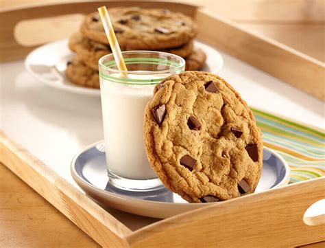 chewy-jumbo-chocolate-chip-cookies-recipe-land image