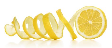 how-to-make-a-lemon-twist-garnish-the-easy-way image