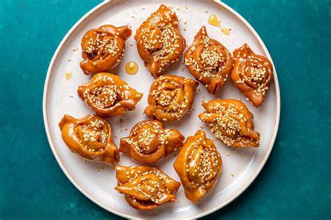 moroccan-chebakia-recipe-sesame-and-honey-cookies image