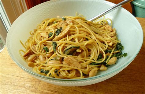 chicken-spinach-and-cannellini-bean-pasta-recipe-mom image