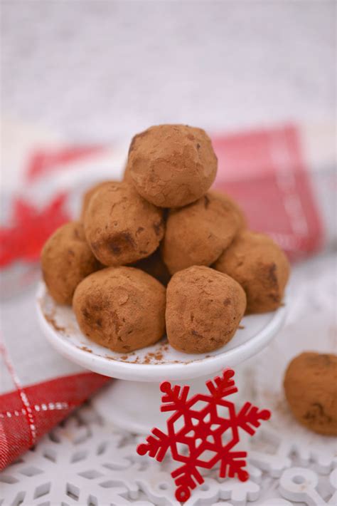 no-bake-chocolate-hazelnut-balls-recipe-bigger image