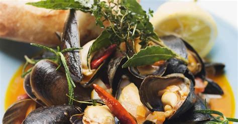 italian-mussel-soup-zuppa-di-cozze-recipe-eat image
