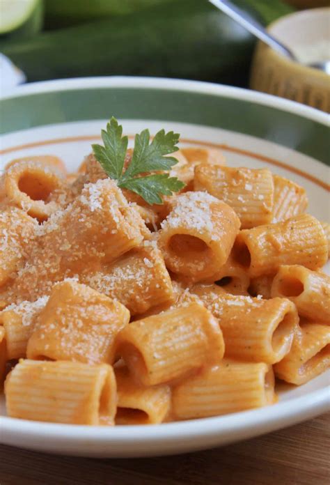 zucchini-pasta-sauce-creamy-tomato-style-with-hidden image