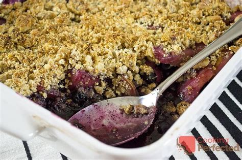 paleo-friendly-pear-and-blueberry-crisp-cooking image