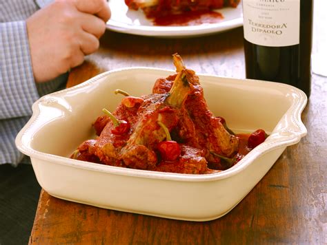 pork-ribs-with-garlic-chili-peppers-and-tomatoes image