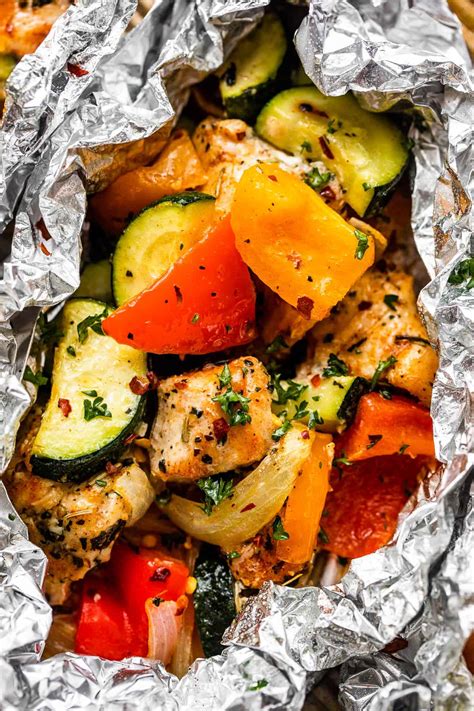 chicken-and-vegetables-in-foil-packets-easy image