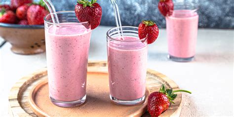 strawberry-buttermilk-smoothie-cooking-circle image