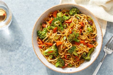 recipe-vegetable-lo-mein-with-spicy-sesame-ginger image