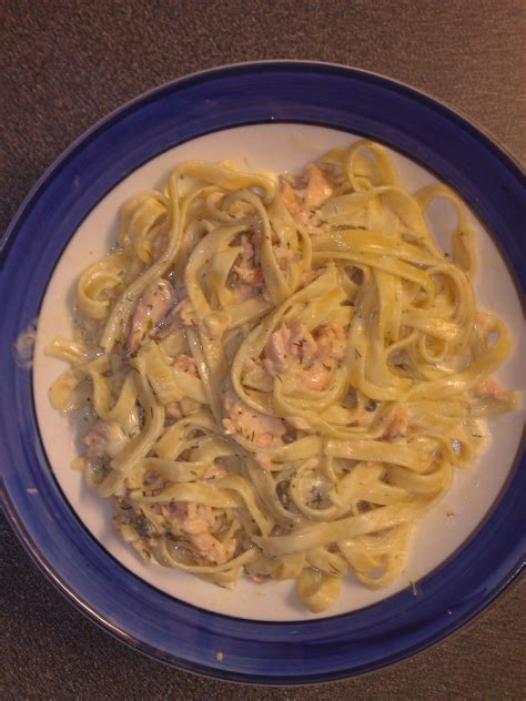 fettuccine-with-smoked-salmon-vodka-and-dill image