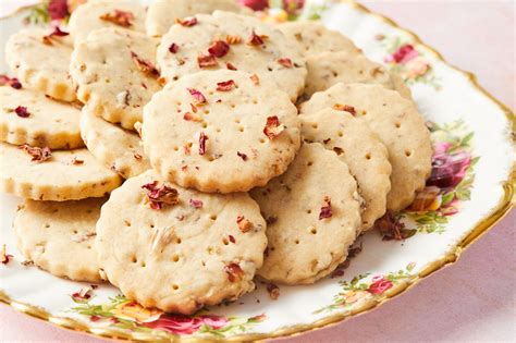 rose-and-cardamom-shortbread-cookies-bigger image