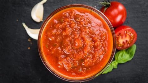 most-accurate-tomato-basil-pizza-sauce image