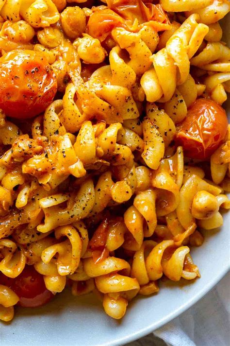 easy-harissa-pasta-spicy-creamy-vegan-the-fiery image