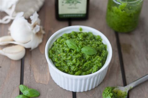 recipe-for-basil-pesto-with-cashew-nuts-nordic-food image