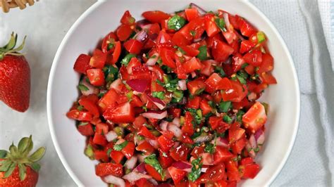 recipe-for-fresh-tomato-strawberry-salsa-almanaccom image